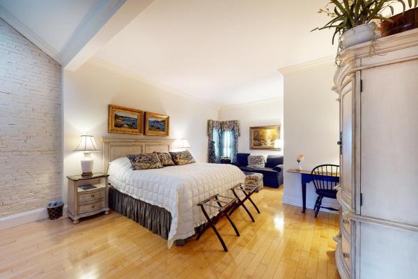 One Bedroom Apartment