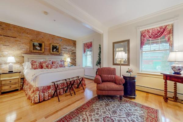 One Bedroom Apartment